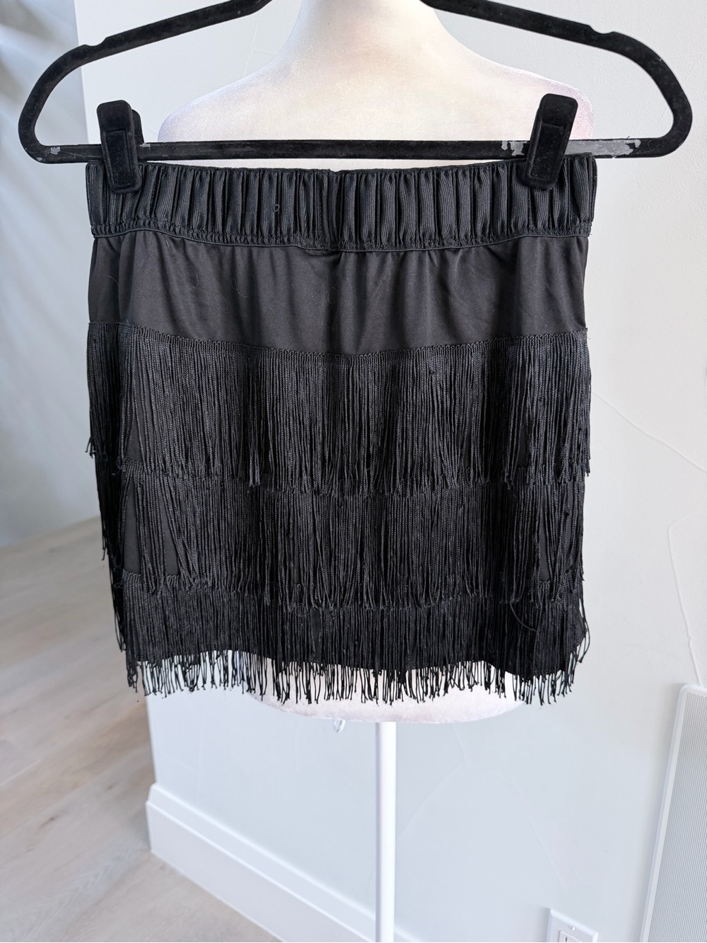 Dream girl Black Fringe Mini waist 26 length 14,5